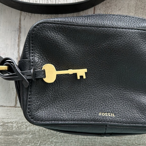 New without tags black leather Fossil crossbody. - Picture 3 of 7